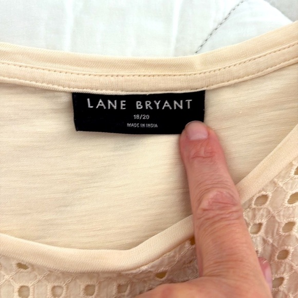 Lane Bryant Cream Short Sleeve Smocked Blouse w/Eyelet Design. Size 18/20 - Picture 4 of 8